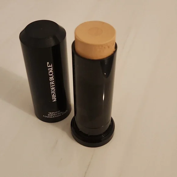 Kristofer Buckle Triplicity Perfecting Foundation Stick in Fair - Picture 1 of 4
